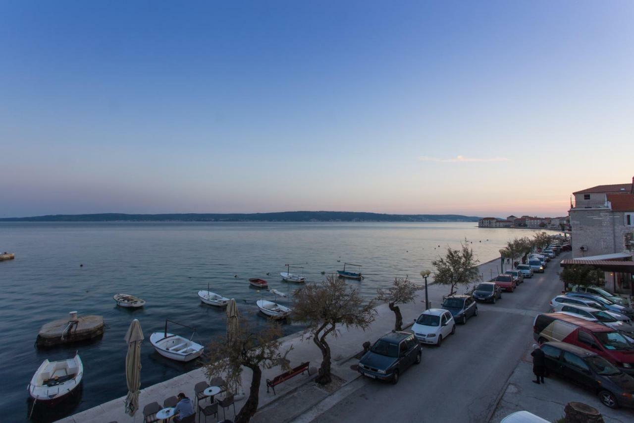 Seafront Apartment In Historical Cippico Castle Kaštela Exterior foto