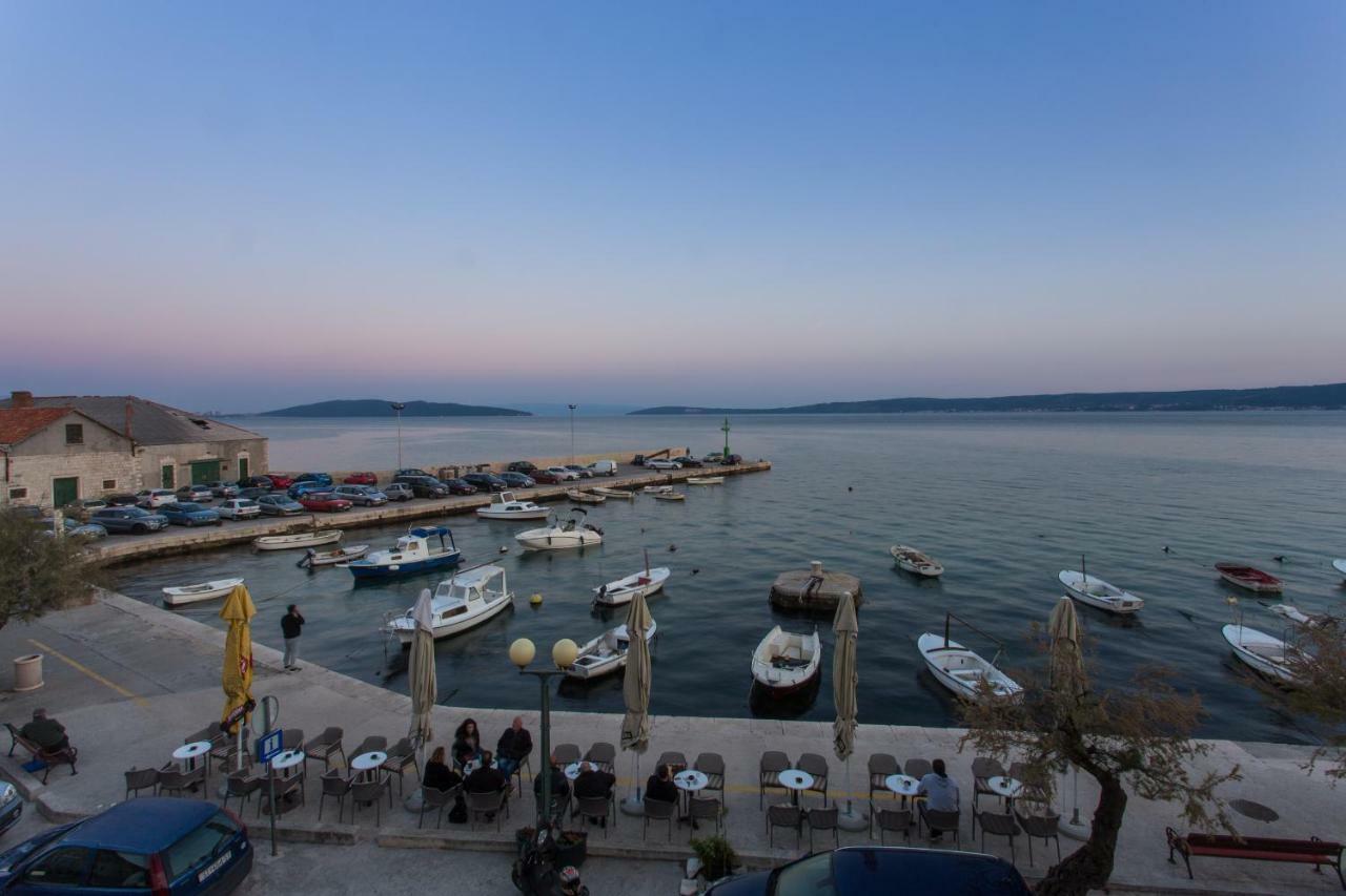 Seafront Apartment In Historical Cippico Castle Kaštela Exterior foto