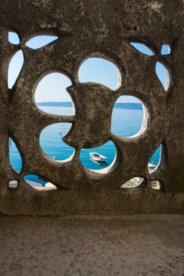 Seafront Apartment In Historical Cippico Castle Kaštela Exterior foto