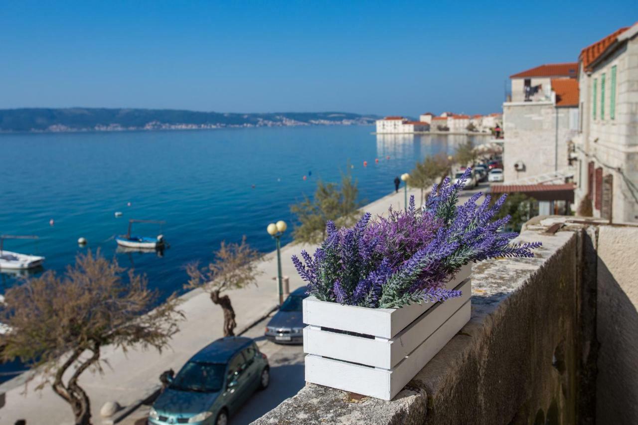 Seafront Apartment In Historical Cippico Castle Kaštela Exterior foto