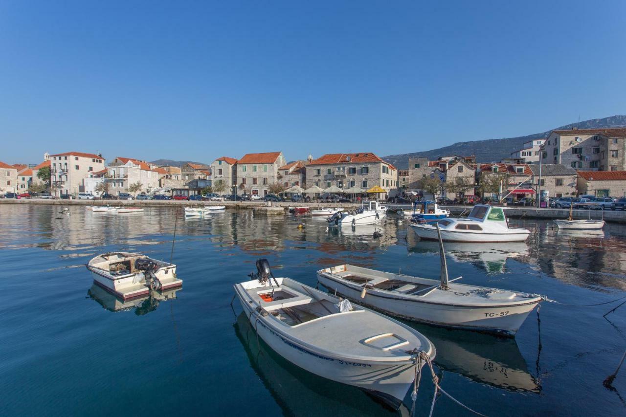 Seafront Apartment In Historical Cippico Castle Kaštela Exterior foto